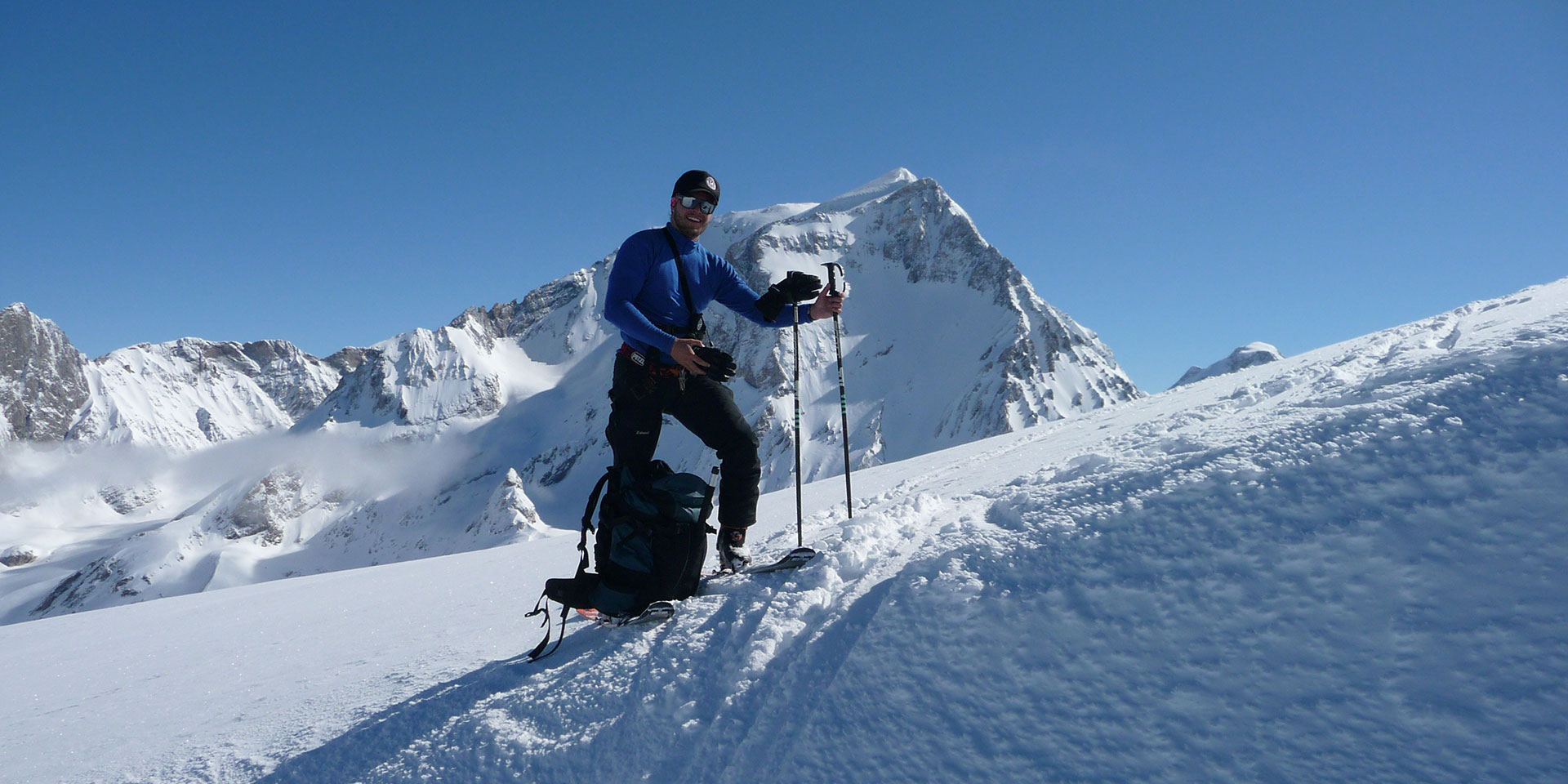 Skier resting during the ascent in skins at Pointe de la Réchasse.