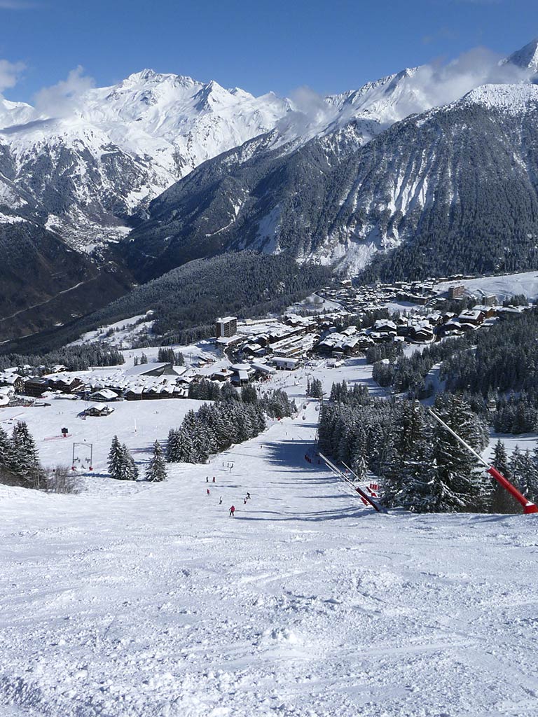 Courchevel en hiver vue depuis les pistes de ski
